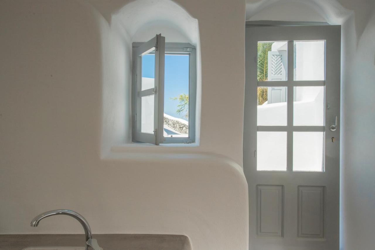 Aqua Serenity Luxury Suites Santorini Foinikia  Bagian luar foto